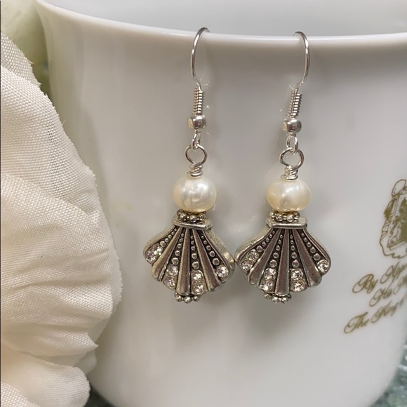 Art Deco FW pearl & silver rhinestone shell NF ear - Picture 3 of 5